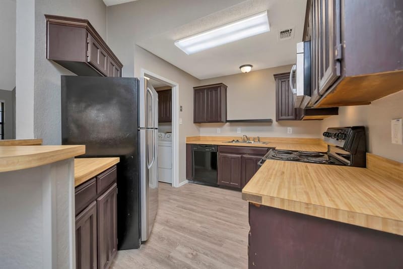4210 Meadow Park Drive, Arlington TX 76017 - Photo 9