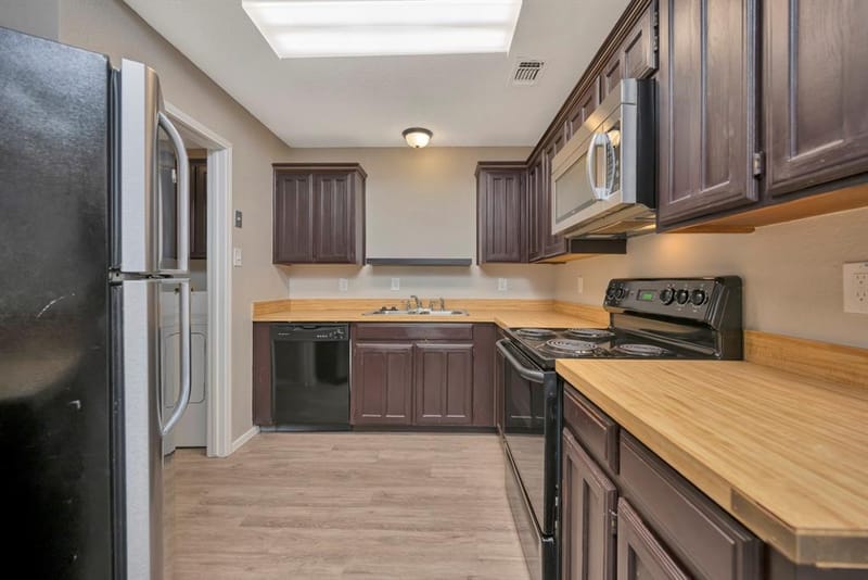 4210 Meadow Park Drive, Arlington TX 76017 - Photo 10