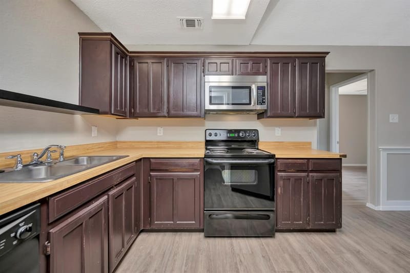 4210 Meadow Park Drive, Arlington TX 76017 - Photo 11