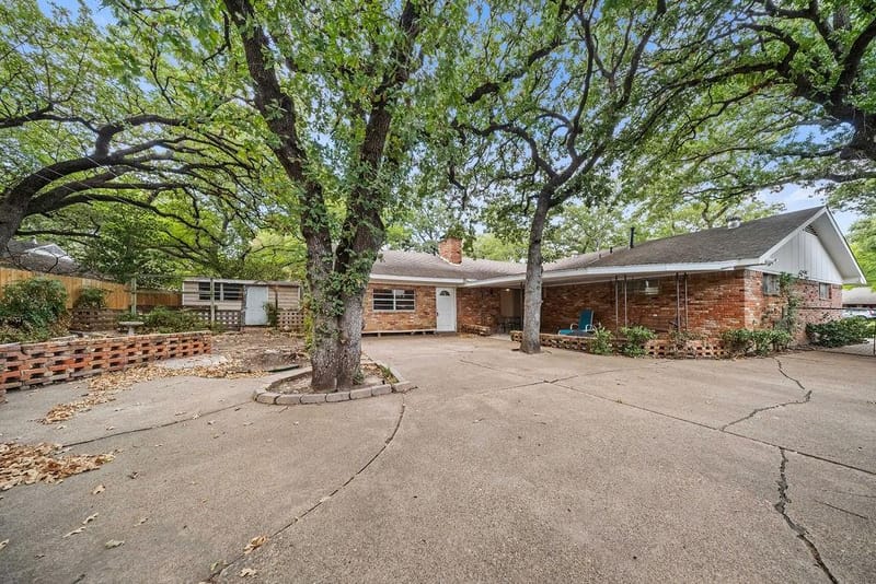 1809 Glenbrook Drive, Irving TX 75061