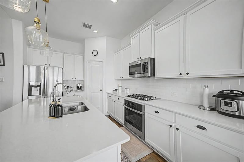 10011 Sovereign Drive, Frisco TX 75035 - Photo 17