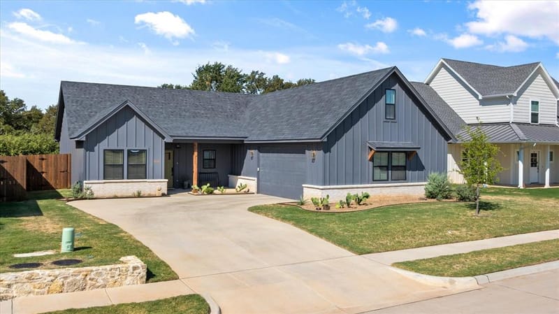2040 Salina Circle, Granbury TX 76048 - Photo 6