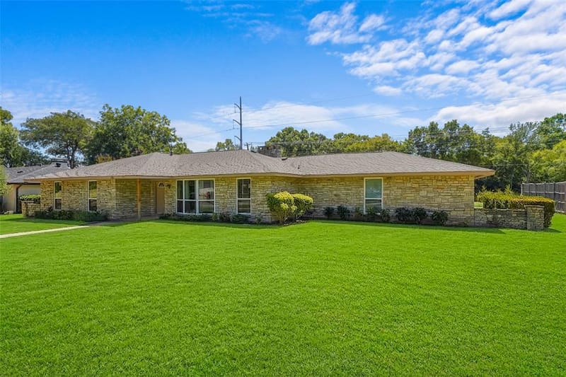 336 Woodbrook Drive, DeSoto TX 75115 - Photo 2