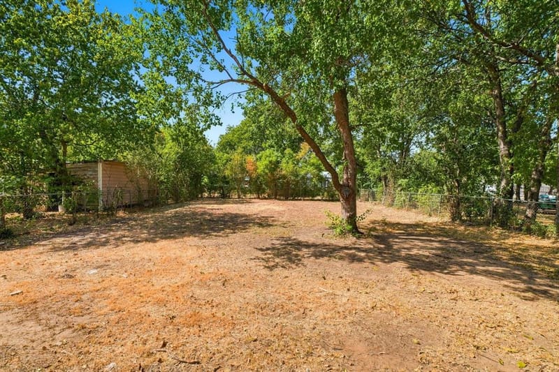 904 Bales Street, Cleburne TX 76033 - Photo 36