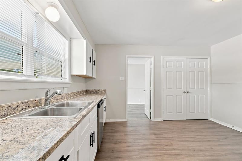 904 Bales Street, Cleburne TX 76033 - Photo 14