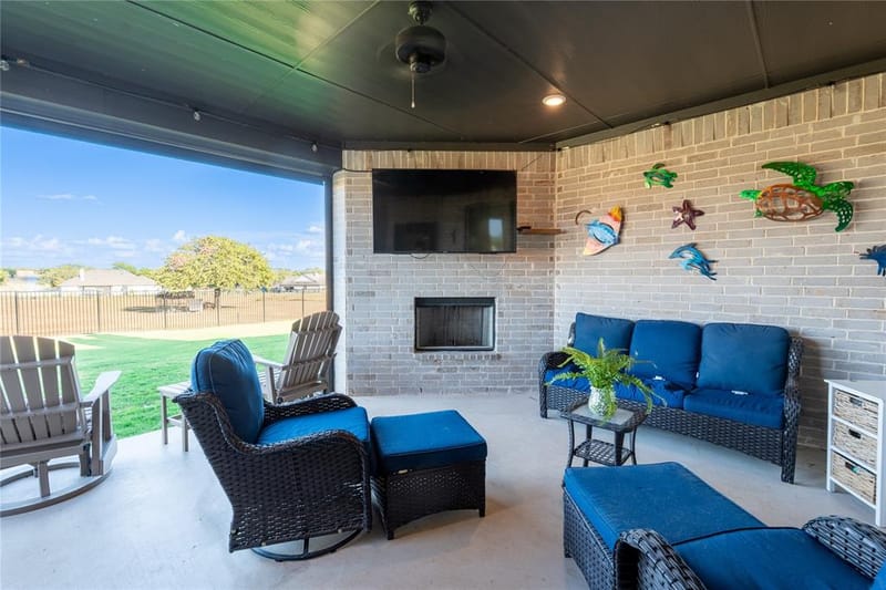 1215 Sanger, Springtown TX 76082 - Photo 3