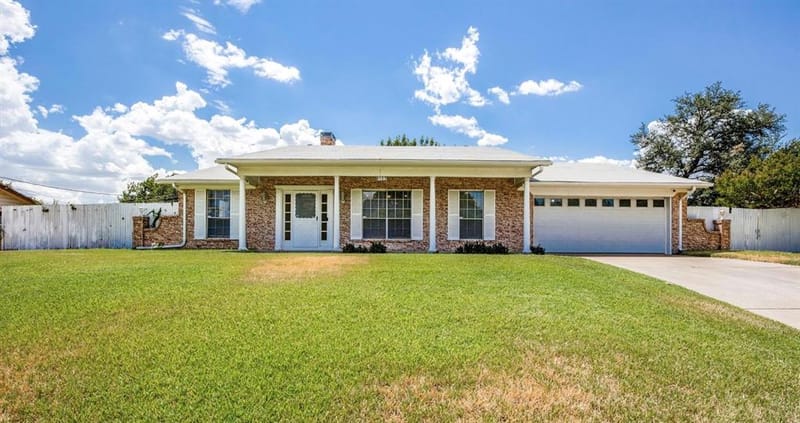 3836 Cresthill Road, Benbrook TX 76116