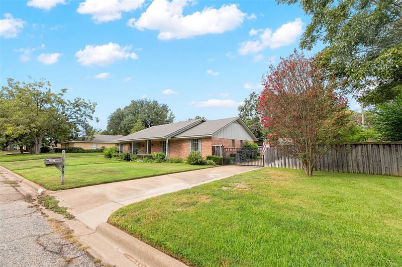 925 Bradley Drive, Athens TX 75751 - Photo 2