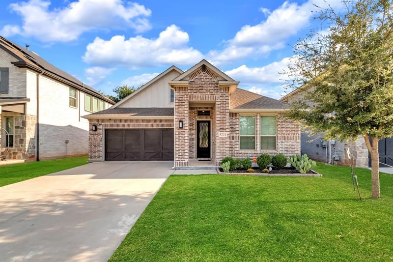 5221 Beautyberry Drive, Fort Worth TX 76036