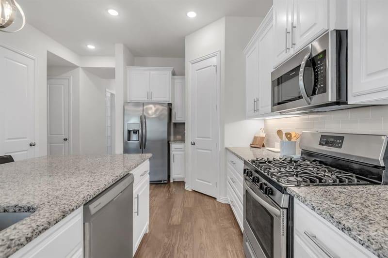 4524 Meadow Hawk Drive, Arlington TX 76005 - Photo 9