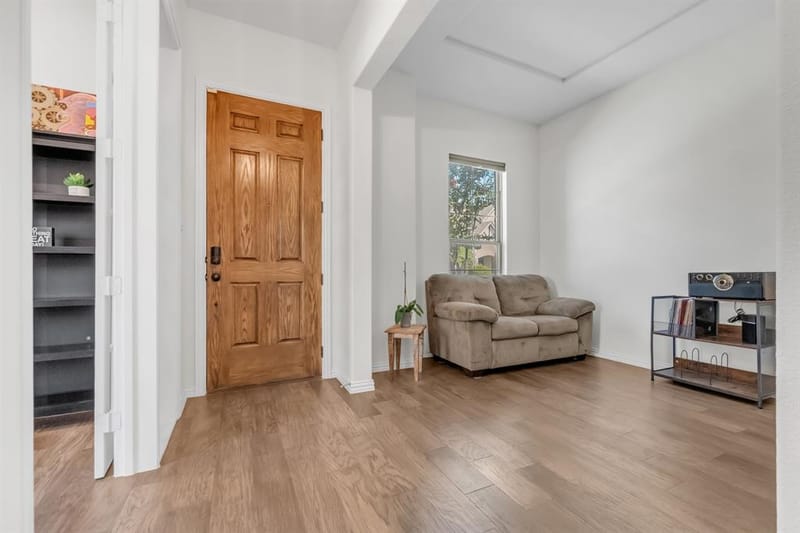 4524 Meadow Hawk Drive, Arlington TX 76005 - Photo 4