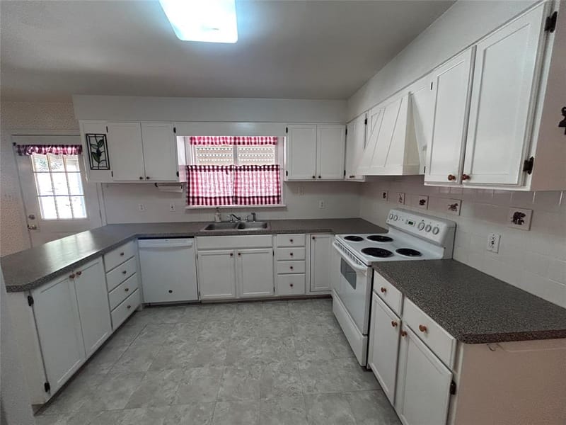 7600 Lipan Highway, Lipan TX 76462 - Photo 13