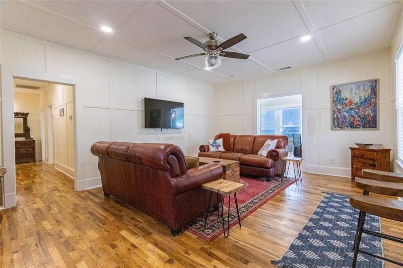 1013 Poindexter Street, Fort Worth TX 76102 - Photo 3