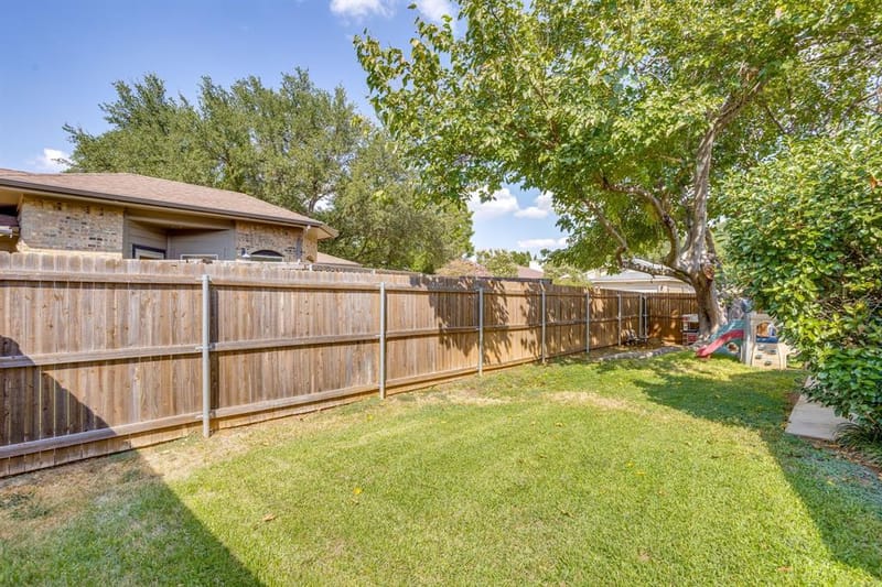 1307 Oriental Avenue, Arlington TX 76011 - Photo 9
