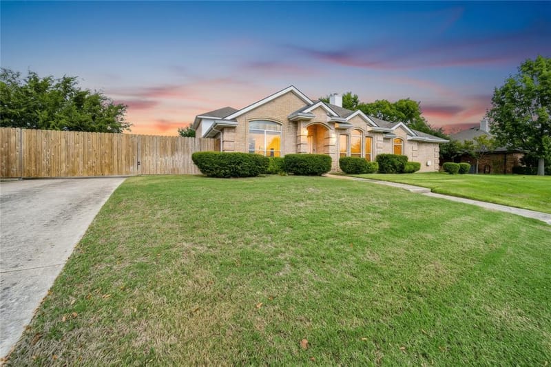 8113 Evening Star Drive, Rowlett TX 75089 - Photo 2