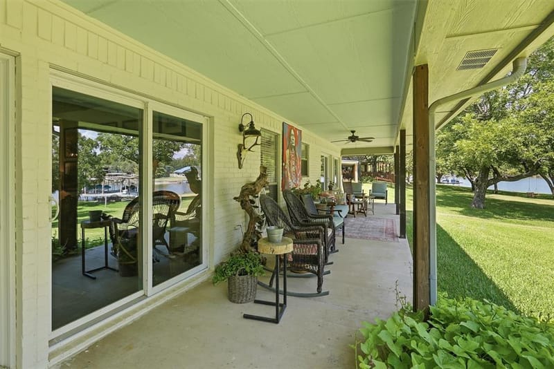 630 E Bridge Street, Granbury TX 76048 - Photo 23