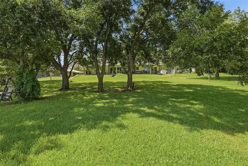 630 E Bridge Street, Granbury TX 76048 - Photo 28