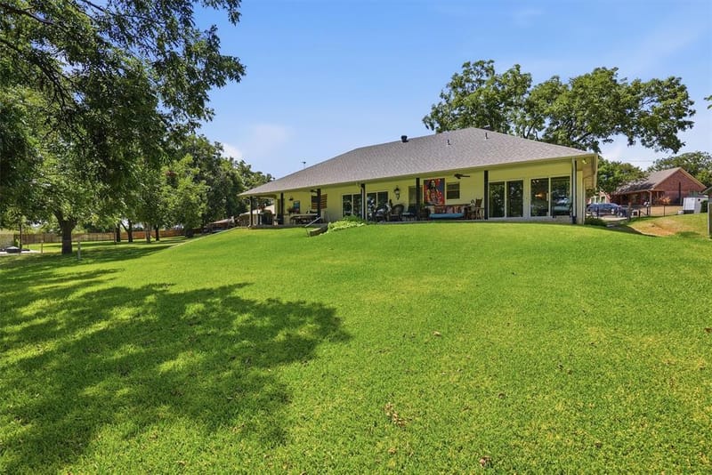 630 E Bridge Street, Granbury TX 76048 - Photo 30