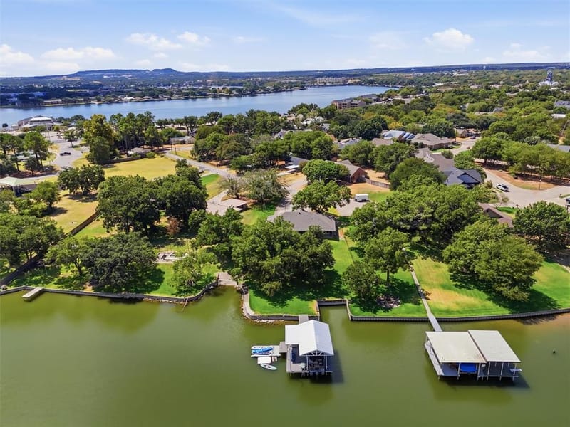 630 E Bridge Street, Granbury TX 76048 - Photo 33