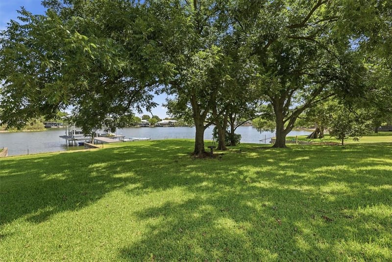 630 E Bridge Street, Granbury TX 76048 - Photo 29
