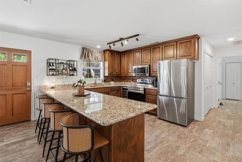 630 E Bridge Street, Granbury TX 76048 - Photo 8