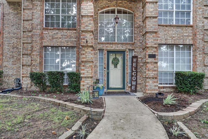 901 Brittany Drive, Lewisville TX 75067 - Photo 2