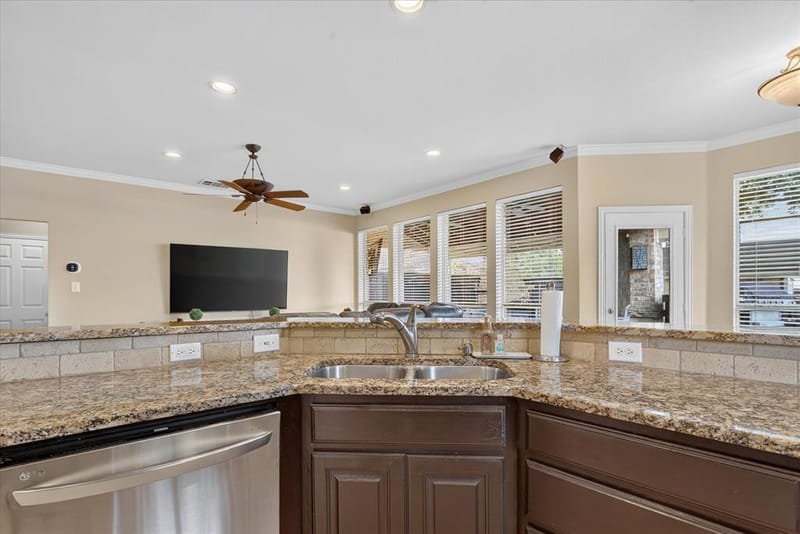 901 Brittany Drive, Lewisville TX 75067 - Photo 14