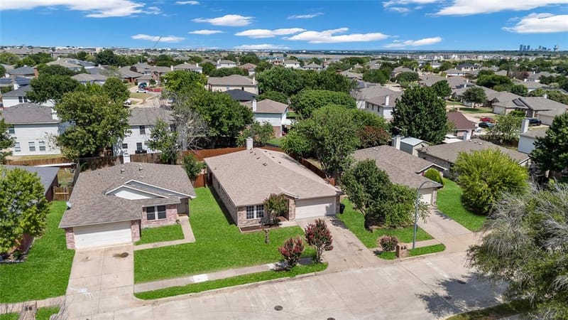 5132 Bedfordshire Drive, Fort Worth TX 76135 - Photo 3
