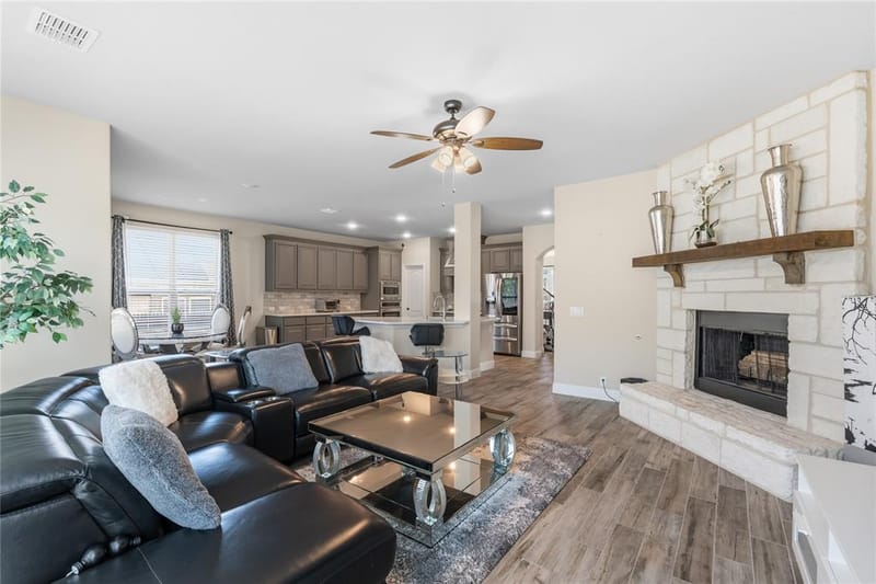 911 Royal Court, Mansfield TX 76063 - Photo 6