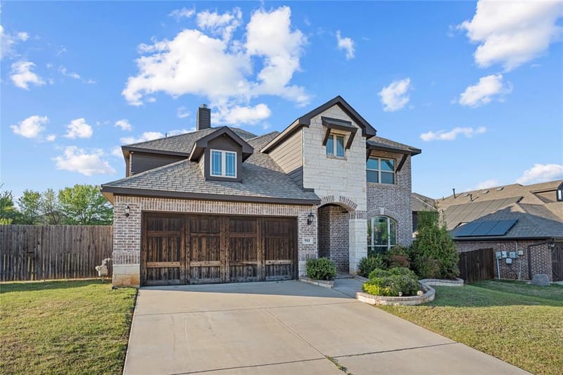911 Royal Court, Mansfield TX 76063