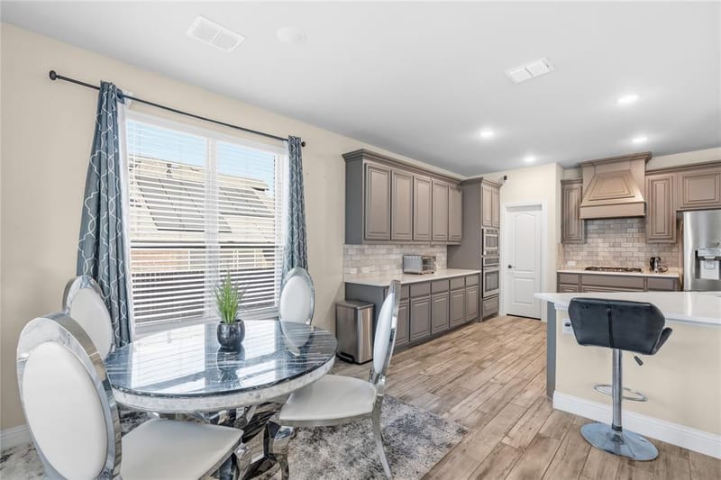 911 Royal Court, Mansfield TX 76063 - Photo 9