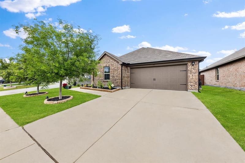 1111 Baldwin Lane, Ennis TX 75119 - Photo 2