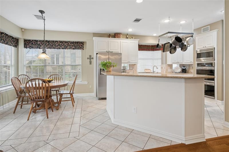 405 Royal Colonnade, Arlington TX 76011 - Photo 10