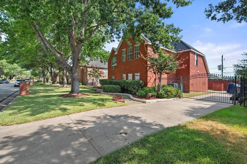 4211 Murwick Drive, Arlington TX 76016 - Photo 3