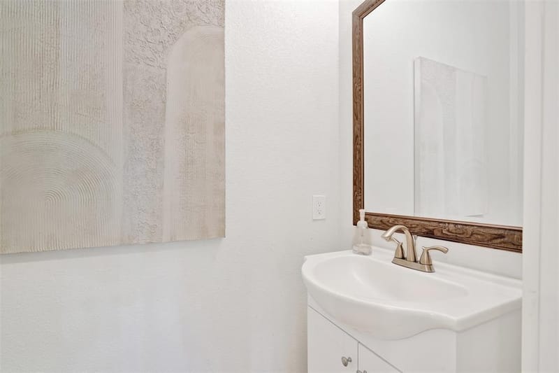 10827 Wallbrook Drive, Dallas TX 75238 - Photo 20