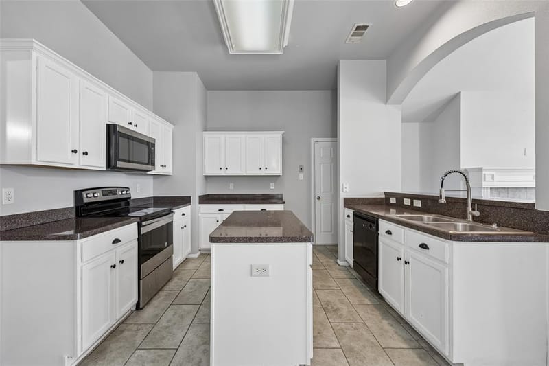 616 Kari Anne Lane, DeSoto TX 75115 - Photo 9