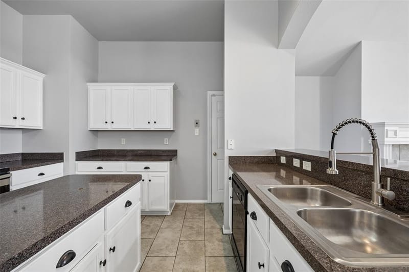 616 Kari Anne Lane, DeSoto TX 75115 - Photo 11