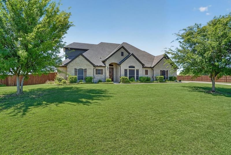 2000 Adams Lane S, Azle TX 76020 - Photo 2