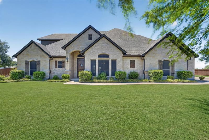 2000 Adams Lane S, Azle TX 76020