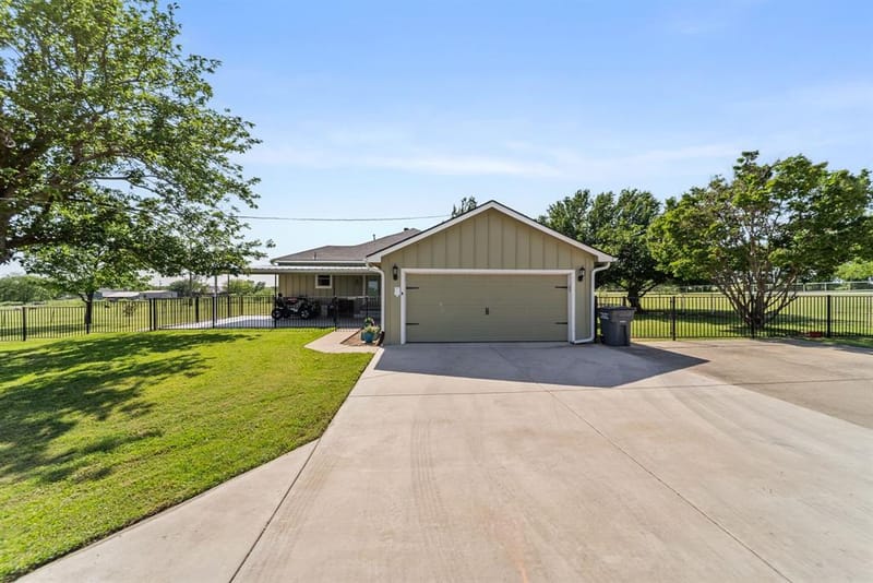 258 Bobcat Road, Sanger TX 76266 - Photo 2