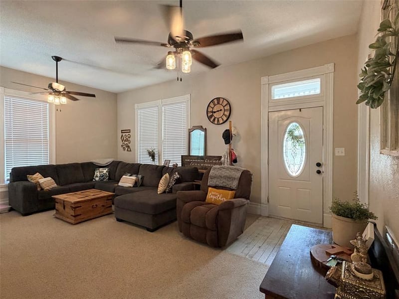 207 W Neely Avenue, Comanche TX 76442 - Photo 5