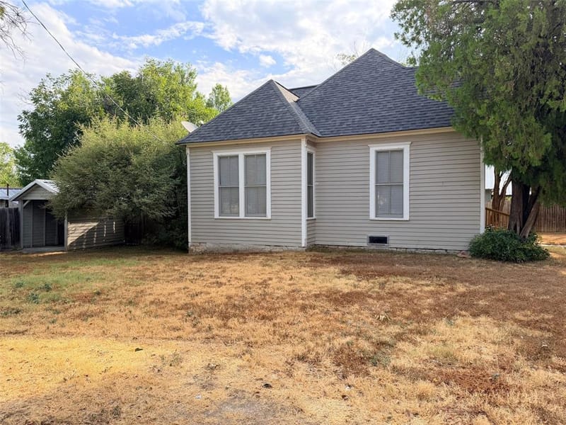 207 W Neely Avenue, Comanche TX 76442 - Photo 18