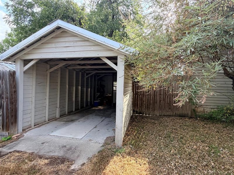 207 W Neely Avenue, Comanche TX 76442 - Photo 19