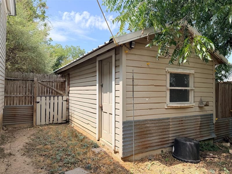 207 W Neely Avenue, Comanche TX 76442 - Photo 21