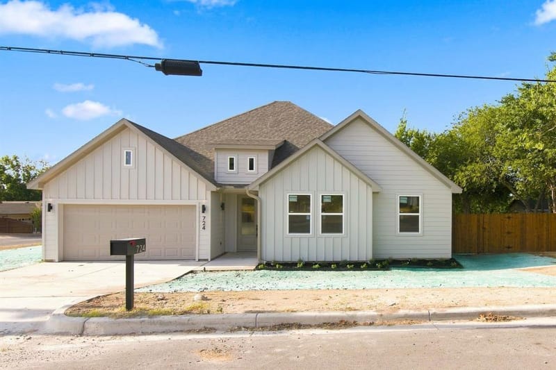716 Dalton Street, Weatherford TX 76086 - Photo 4
