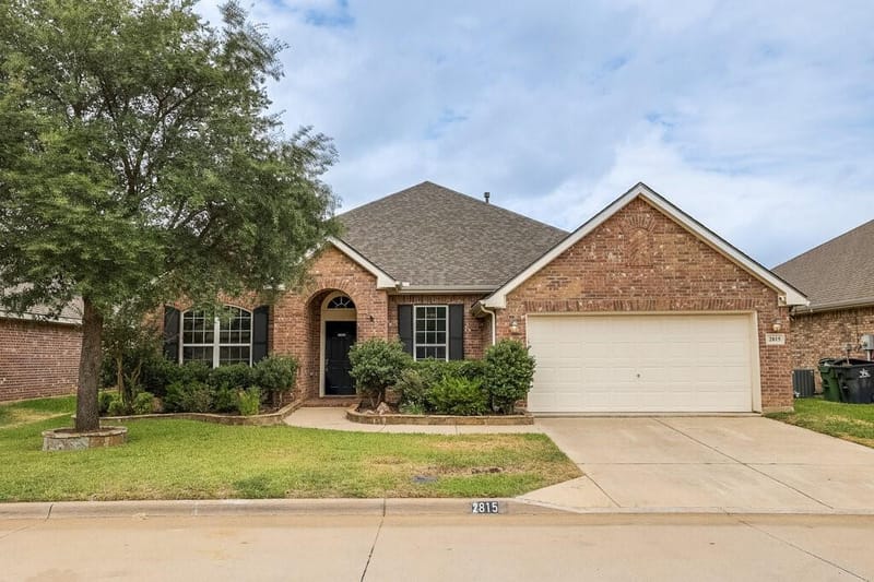 2815 Fox Creek Trail, Arlington TX 76017