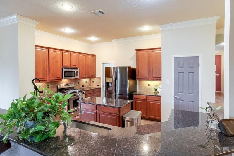2815 Fox Creek Trail, Arlington TX 76017 - Photo 10
