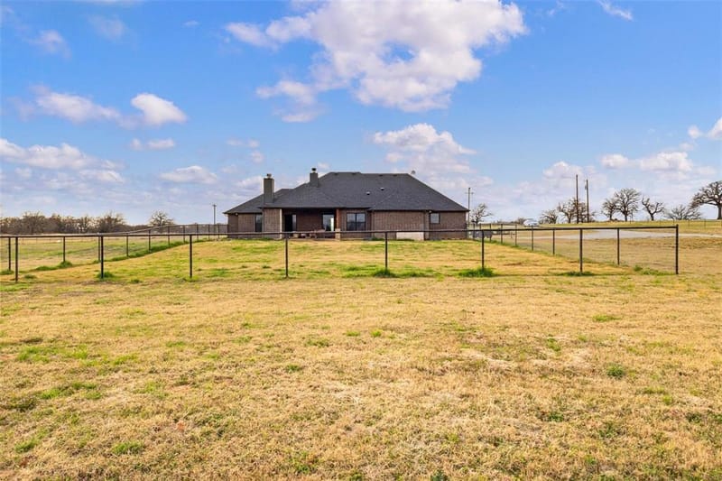 170 Rolling Hills Boulevard, Alvord TX 76225 - Photo 3