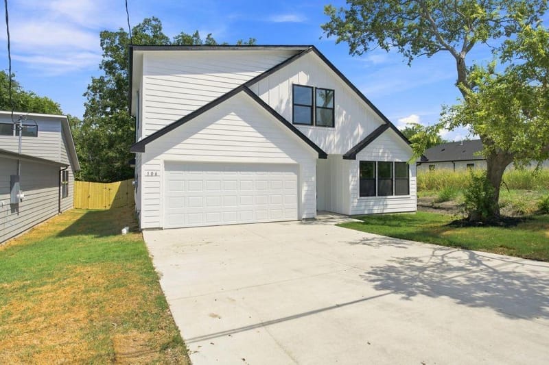 106 E Miller, Whitewright TX 75491