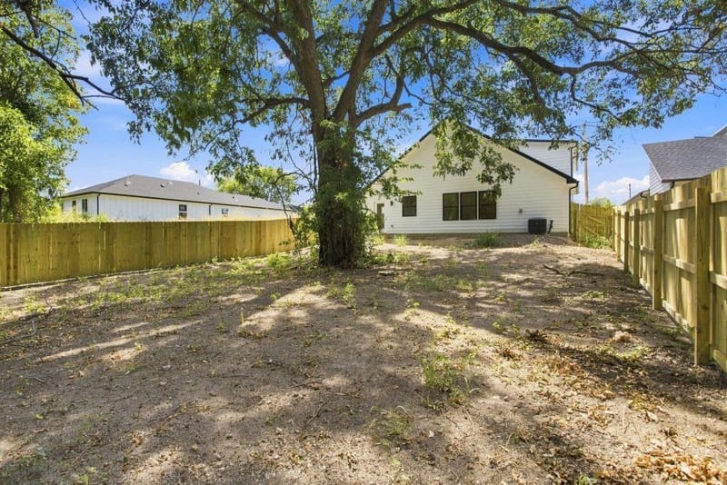 106 E Miller, Whitewright TX 75491 - Photo 24